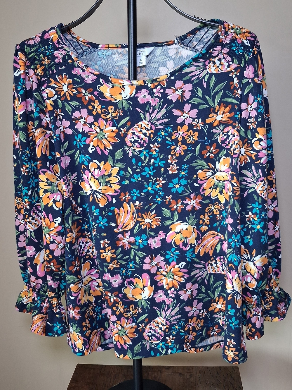 Crown & Ivy Women's Navy Floral Top W/Balloon Sleeves; Size L